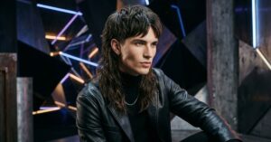 12 Middle Part Mullet Variations for 2026: Modern Center Part Mullet Styles
